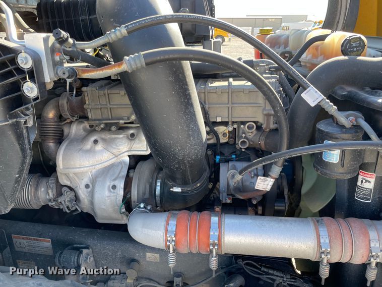 image for item LP9164 2020 Freightliner Cascadia 126  semi truck