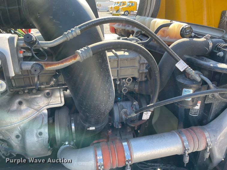 image for item LP9164 2020 Freightliner Cascadia 126  semi truck