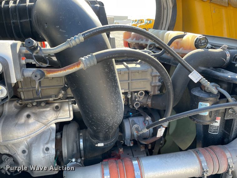 image for item LP9164 2020 Freightliner Cascadia 126  semi truck