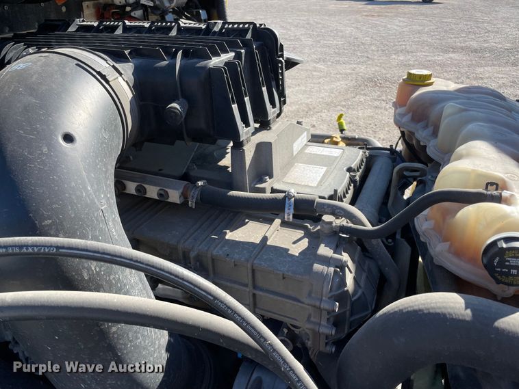 image for item LP9164 2020 Freightliner Cascadia 126  semi truck