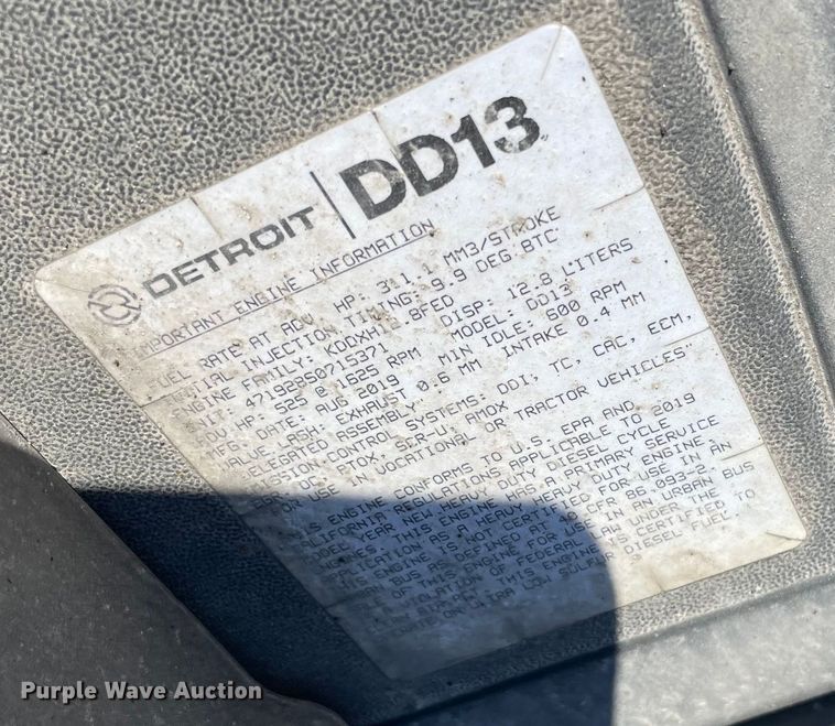 image for item LP9164 2020 Freightliner Cascadia 126  semi truck