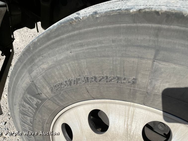 image for item LP9164 2020 Freightliner Cascadia 126  semi truck