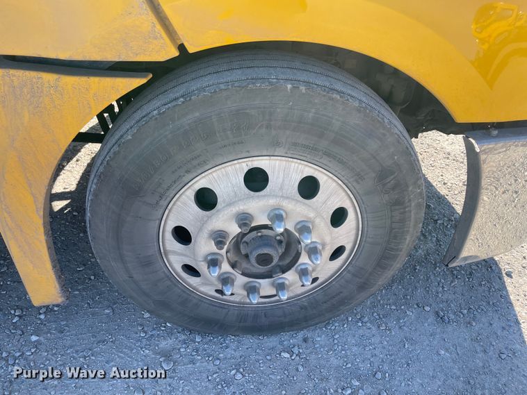 image for item LP9164 2020 Freightliner Cascadia 126  semi truck