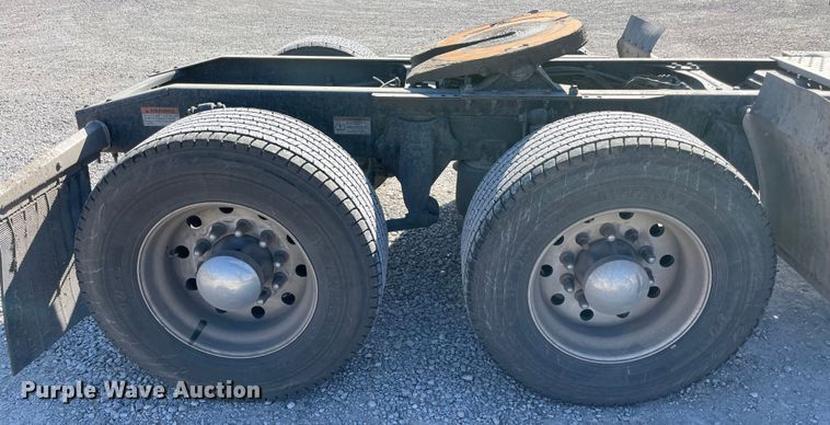 image for item LP9164 2020 Freightliner Cascadia 126  semi truck