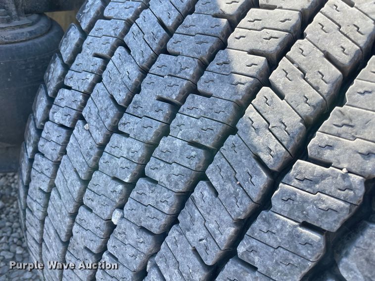 image for item LP9164 2020 Freightliner Cascadia 126  semi truck