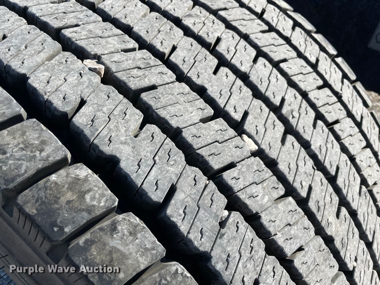 image for item LP9164 2020 Freightliner Cascadia 126  semi truck