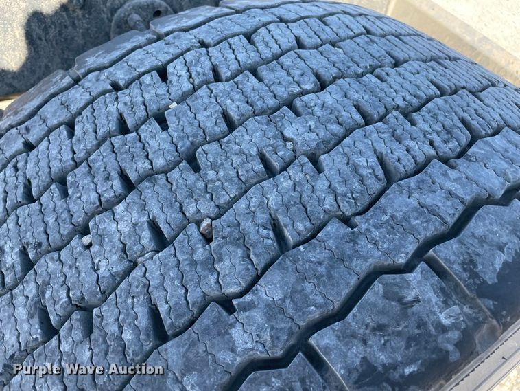 image for item LP9164 2020 Freightliner Cascadia 126  semi truck