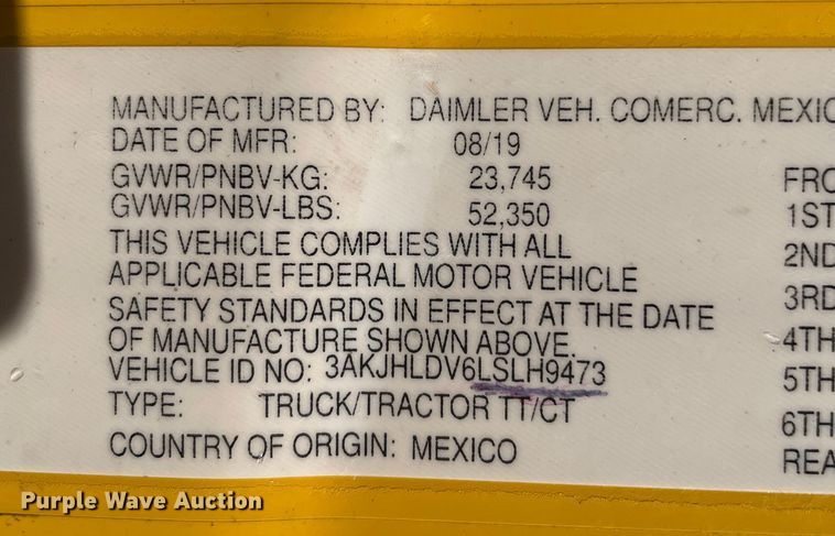 image for item LP9164 2020 Freightliner Cascadia 126  semi truck