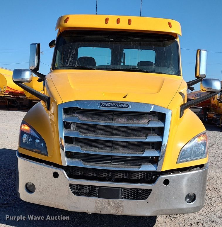image for item LP9165 2020 Freightliner Cascadia 126  semi truck