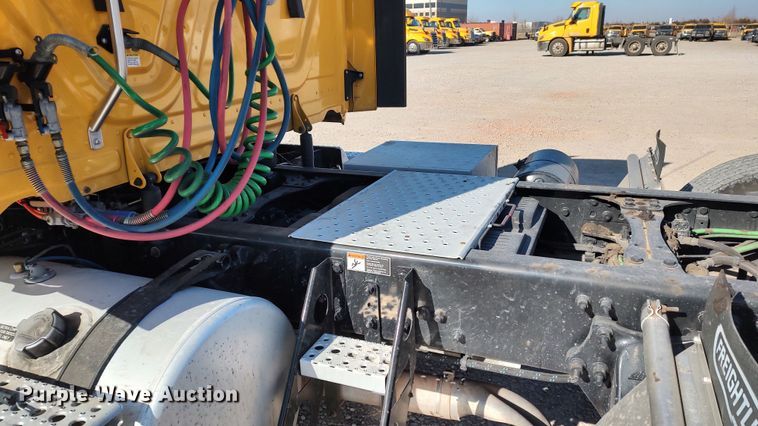 image for item LP9165 2020 Freightliner Cascadia 126  semi truck