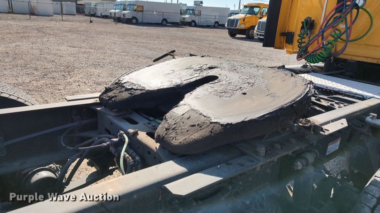 image for item LP9165 2020 Freightliner Cascadia 126  semi truck