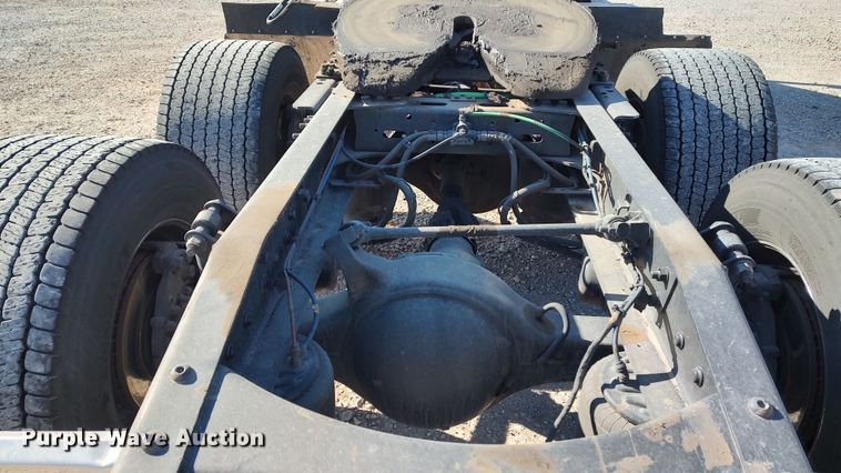 image for item LP9165 2020 Freightliner Cascadia 126  semi truck