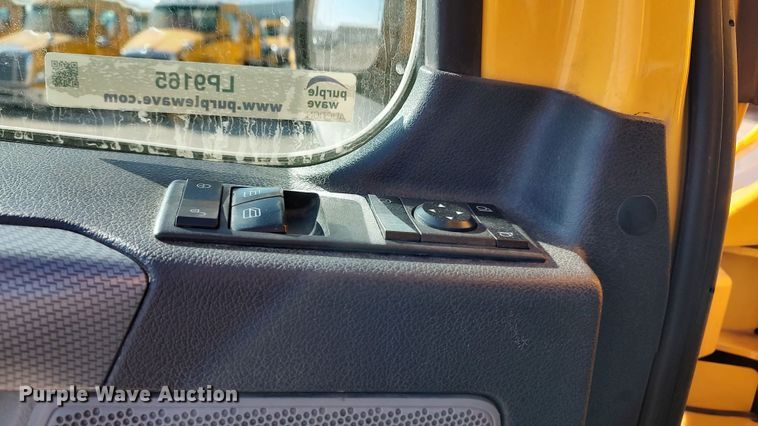 image for item LP9165 2020 Freightliner Cascadia 126  semi truck