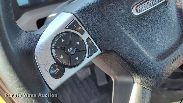 image for item LP9165 2020 Freightliner Cascadia 126  semi truck