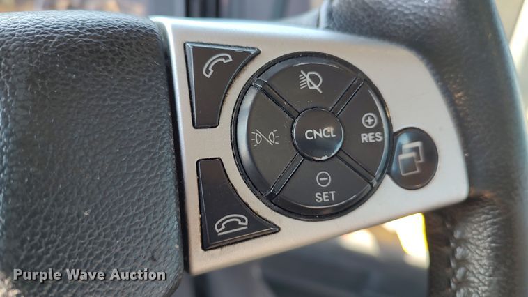 image for item LP9165 2020 Freightliner Cascadia 126  semi truck