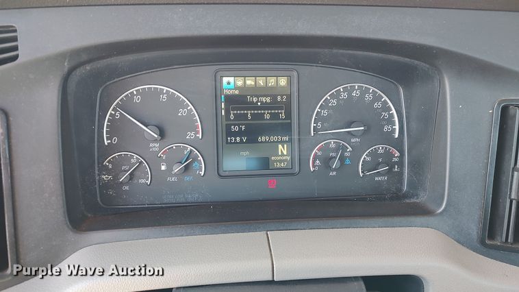 image for item LP9165 2020 Freightliner Cascadia 126  semi truck