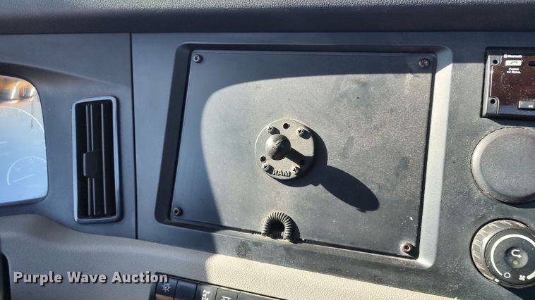 image for item LP9165 2020 Freightliner Cascadia 126  semi truck