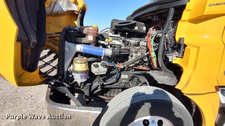 image for item LP9165 2020 Freightliner Cascadia 126  semi truck