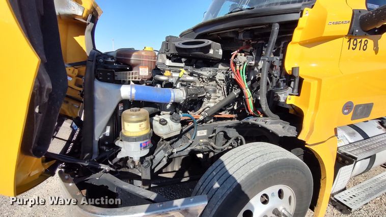 image for item LP9165 2020 Freightliner Cascadia 126  semi truck