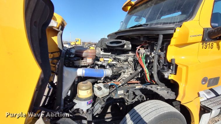 image for item LP9165 2020 Freightliner Cascadia 126  semi truck