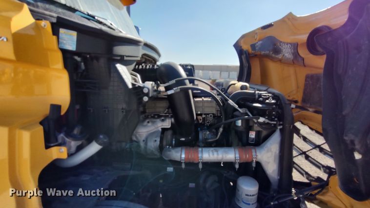 image for item LP9165 2020 Freightliner Cascadia 126  semi truck