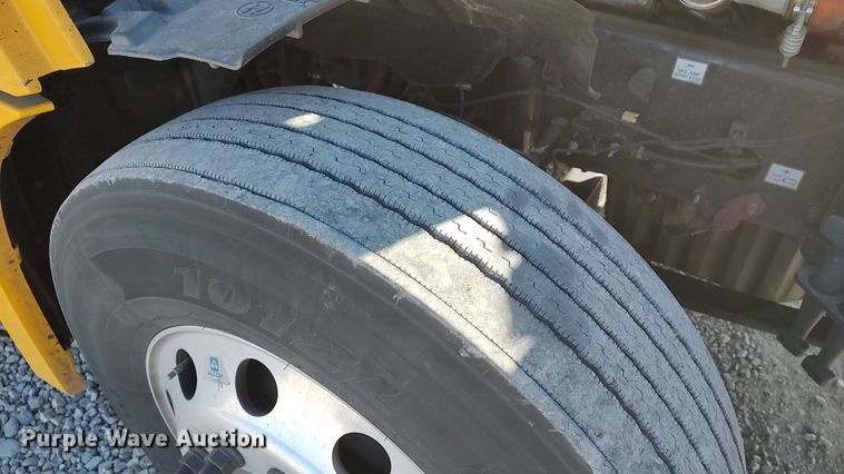 image for item LP9165 2020 Freightliner Cascadia 126  semi truck