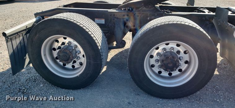 image for item LP9165 2020 Freightliner Cascadia 126  semi truck