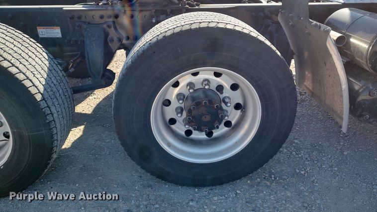 image for item LP9165 2020 Freightliner Cascadia 126  semi truck