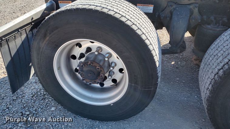 image for item LP9165 2020 Freightliner Cascadia 126  semi truck