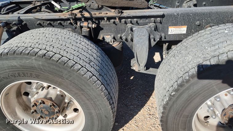 image for item LP9165 2020 Freightliner Cascadia 126  semi truck