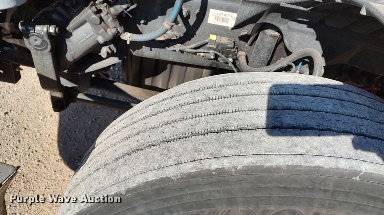 image for item LP9165 2020 Freightliner Cascadia 126  semi truck