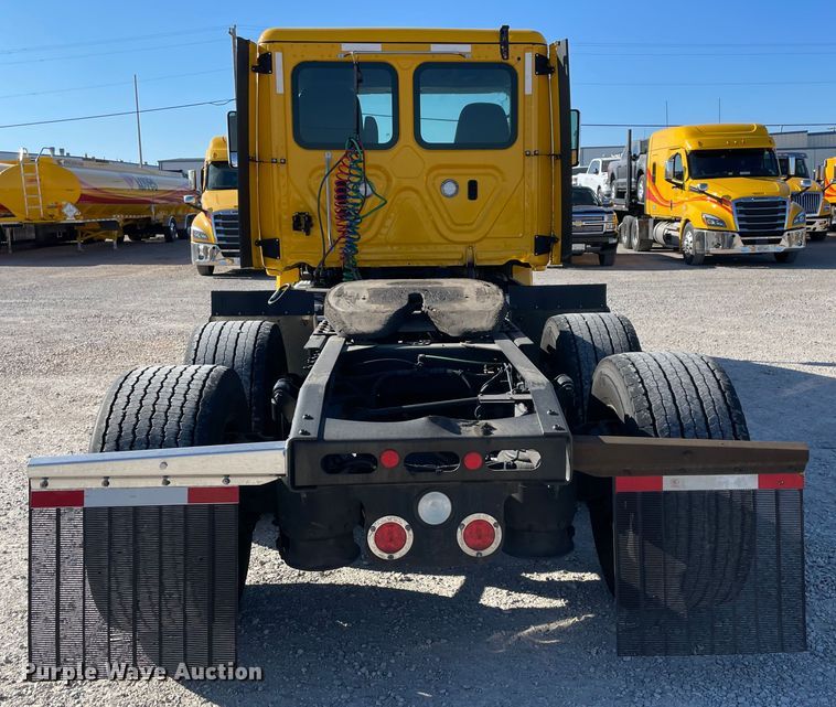 image for item LP9167 2018 Freightliner Cascadia 125  semi truck