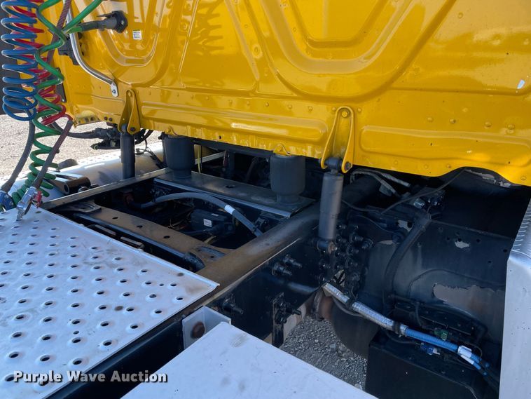 image for item LP9167 2018 Freightliner Cascadia 125  semi truck