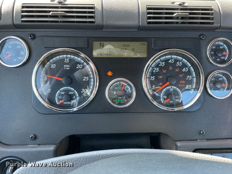 image for item LP9167 2018 Freightliner Cascadia 125  semi truck