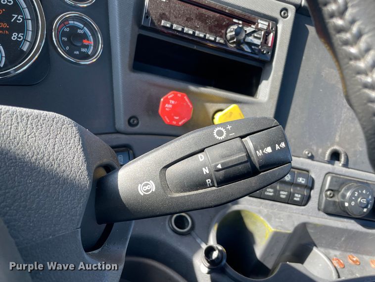 image for item LP9167 2018 Freightliner Cascadia 125  semi truck