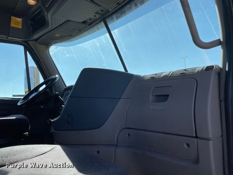 image for item LP9167 2018 Freightliner Cascadia 125  semi truck