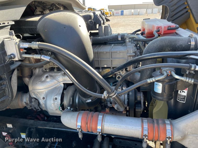 image for item LP9167 2018 Freightliner Cascadia 125  semi truck