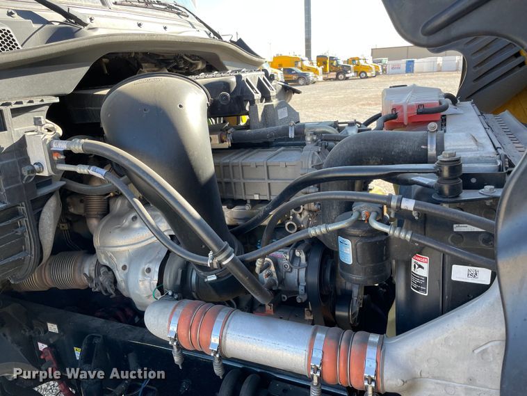 image for item LP9167 2018 Freightliner Cascadia 125  semi truck