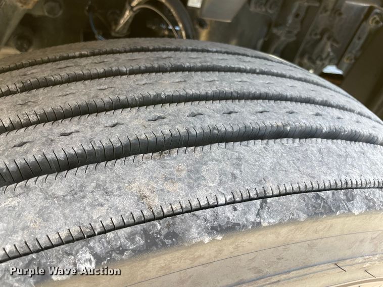 image for item LP9167 2018 Freightliner Cascadia 125  semi truck