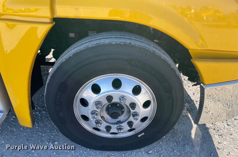 image for item LP9167 2018 Freightliner Cascadia 125  semi truck