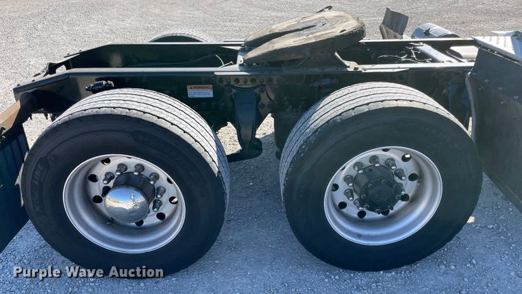 image for item LP9167 2018 Freightliner Cascadia 125  semi truck