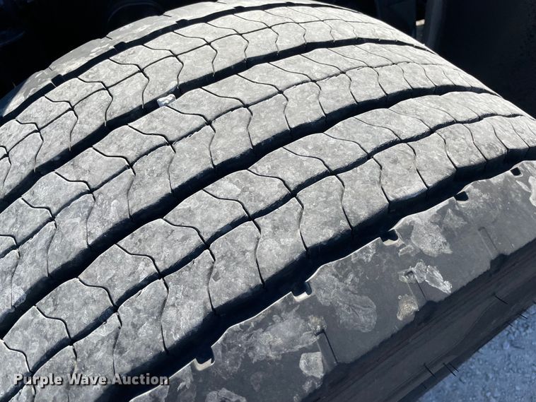 image for item LP9167 2018 Freightliner Cascadia 125  semi truck