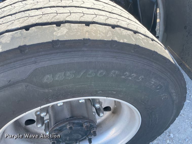 image for item LP9167 2018 Freightliner Cascadia 125  semi truck