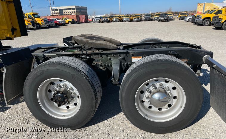 image for item LP9167 2018 Freightliner Cascadia 125  semi truck