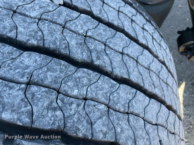 image for item LP9167 2018 Freightliner Cascadia 125  semi truck