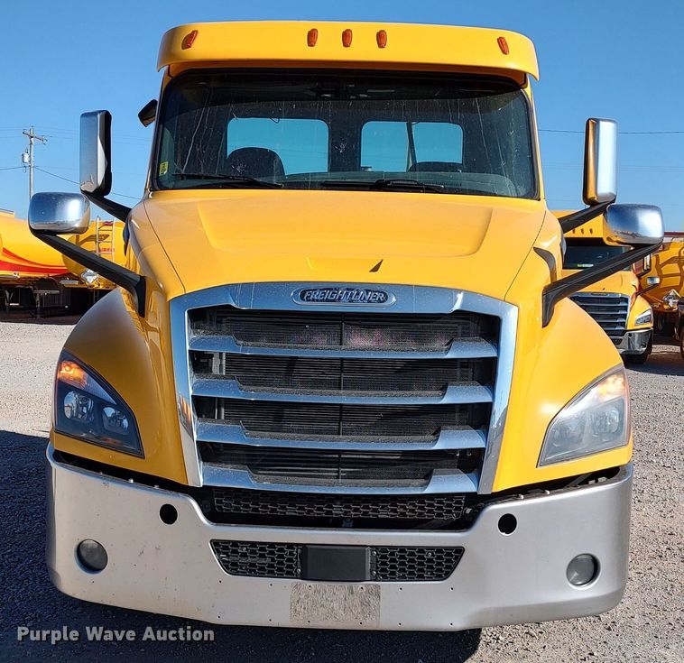 image for item LP9168 2020 Freightliner Cascadia 126  semi truck