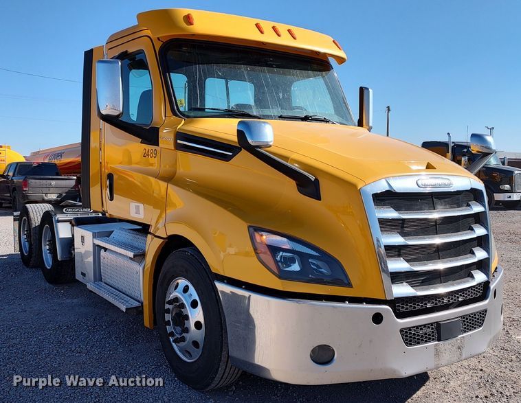 image for item LP9168 2020 Freightliner Cascadia 126  semi truck