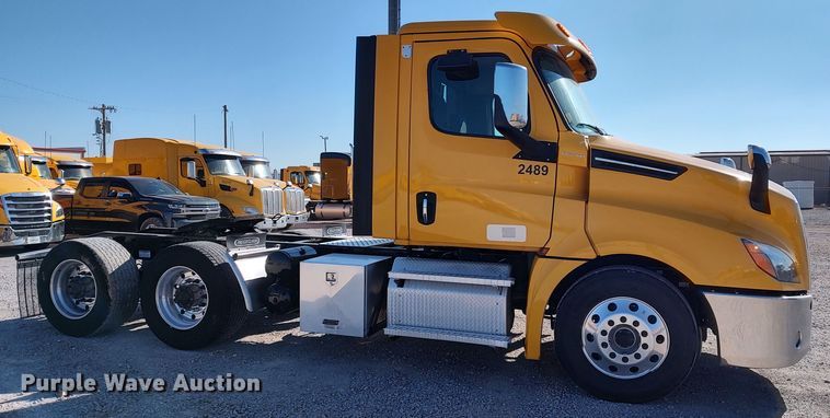 image for item LP9168 2020 Freightliner Cascadia 126  semi truck