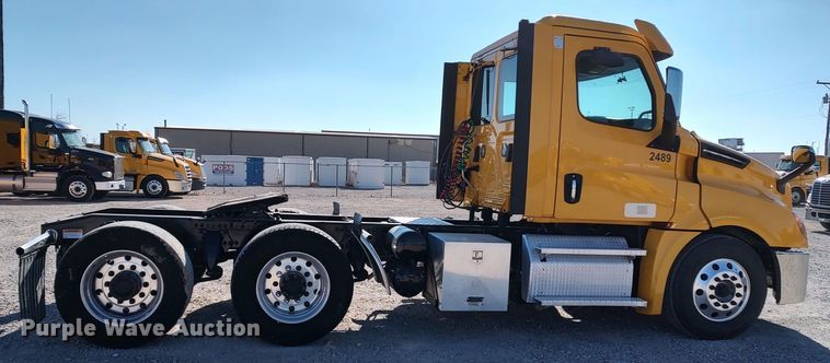 image for item LP9168 2020 Freightliner Cascadia 126  semi truck