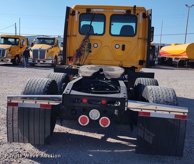 image for item LP9168 2020 Freightliner Cascadia 126  semi truck